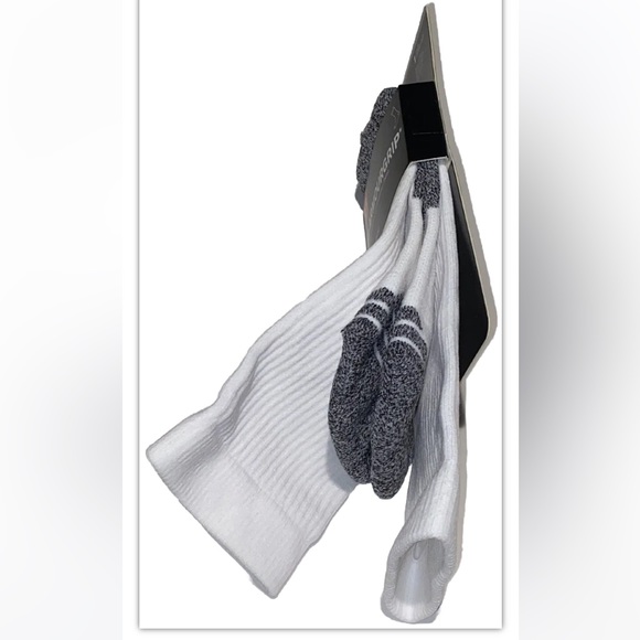Under Armour UA ArmourGrip Crew Socks 1 Pair Men 4-8 Wmn 6-9 White w Gray Logo - Picture 7 of 9